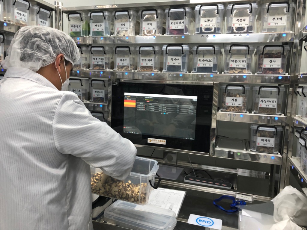 청연한방병원 원외탕전실 스마트 원외탕전실 사진 1.jpg