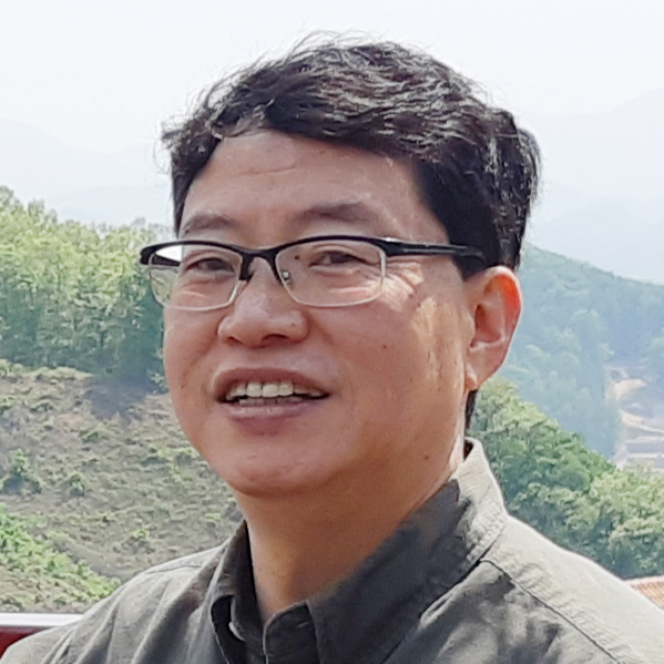 정용욱 원장.jpg