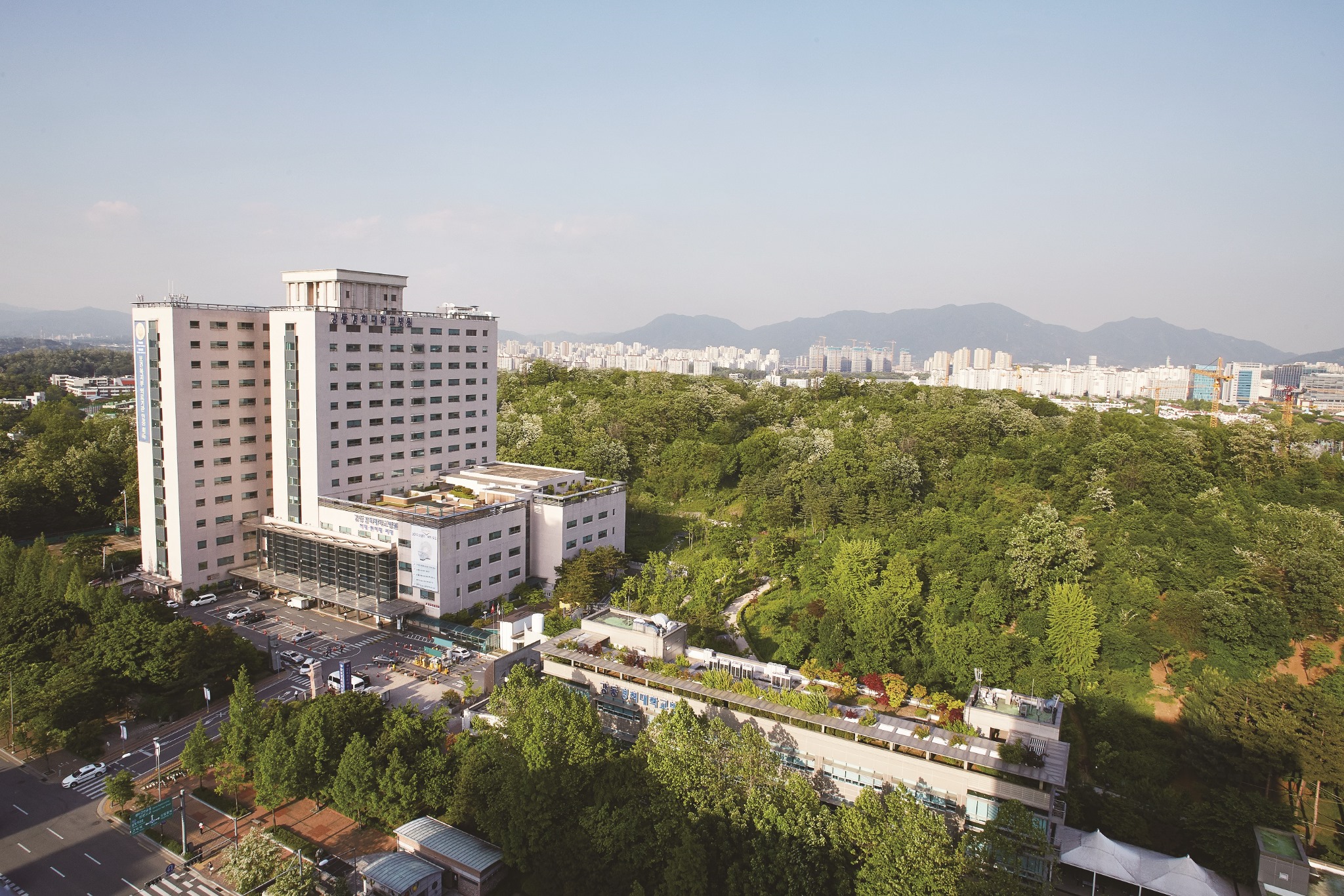 강동경희대학교병원 전경.jpg