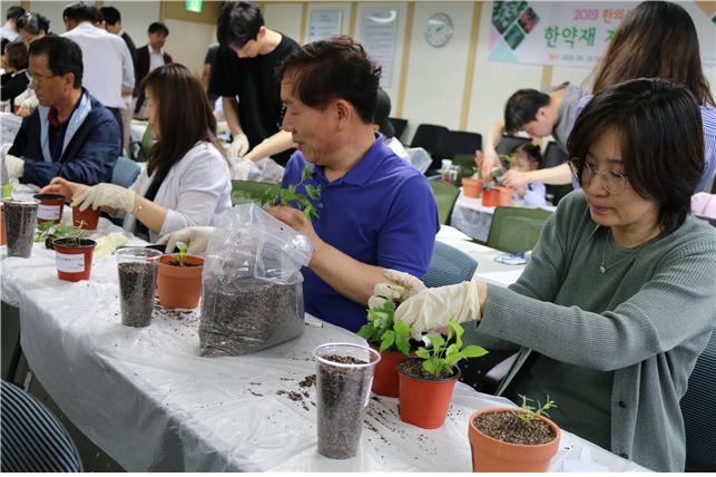 한약재 재배과정.jpg