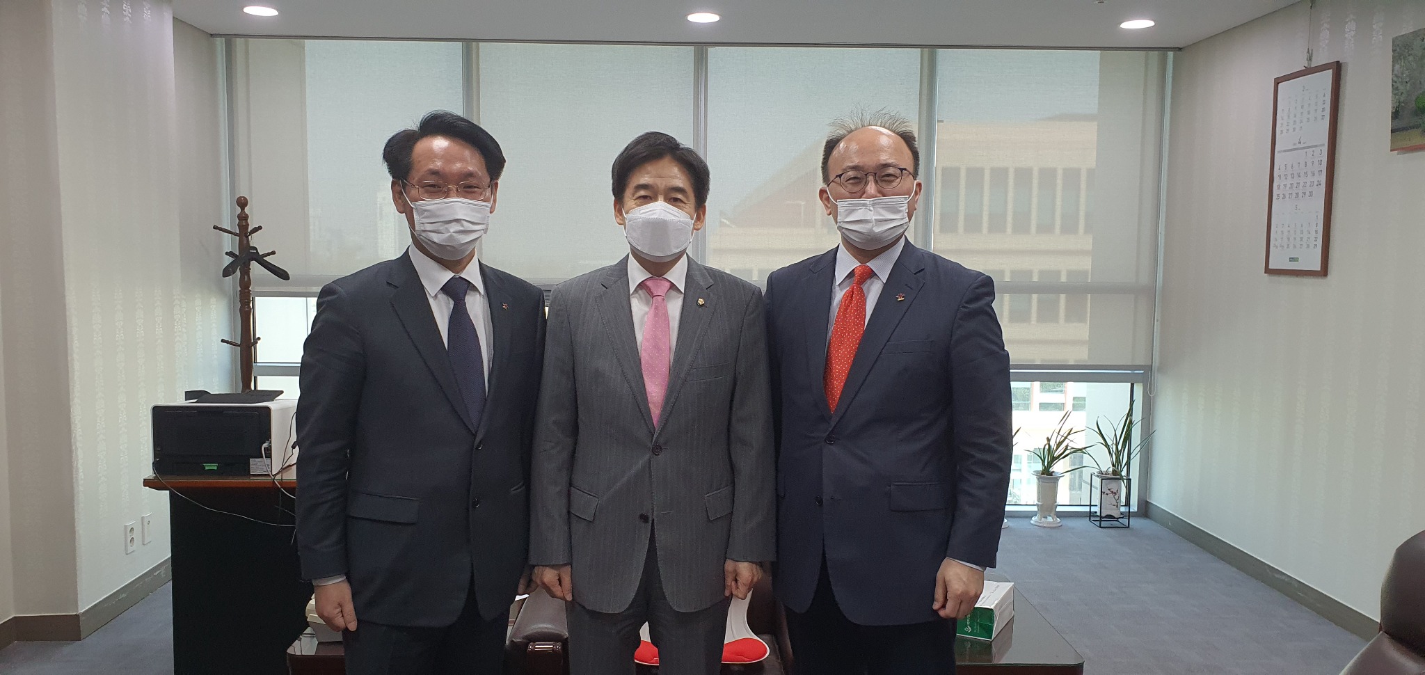 0420 이용호 의원 면담.jpg