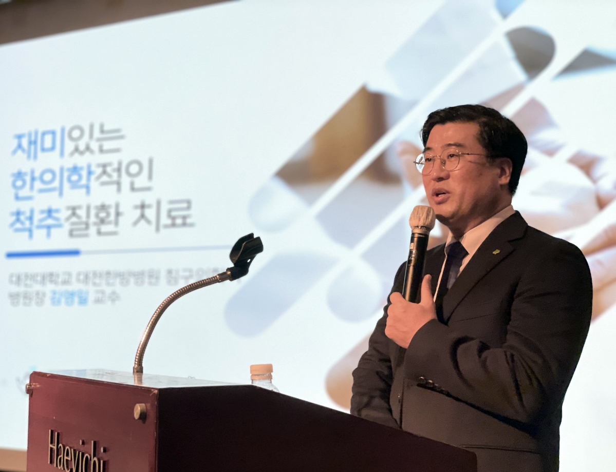 김영일 병원장 강연.jpg