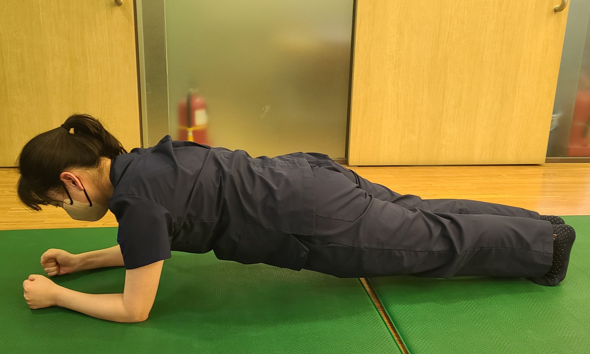 [사진설명] 코어 힘 강화에 효과적인 ‘플랭크’.jpg