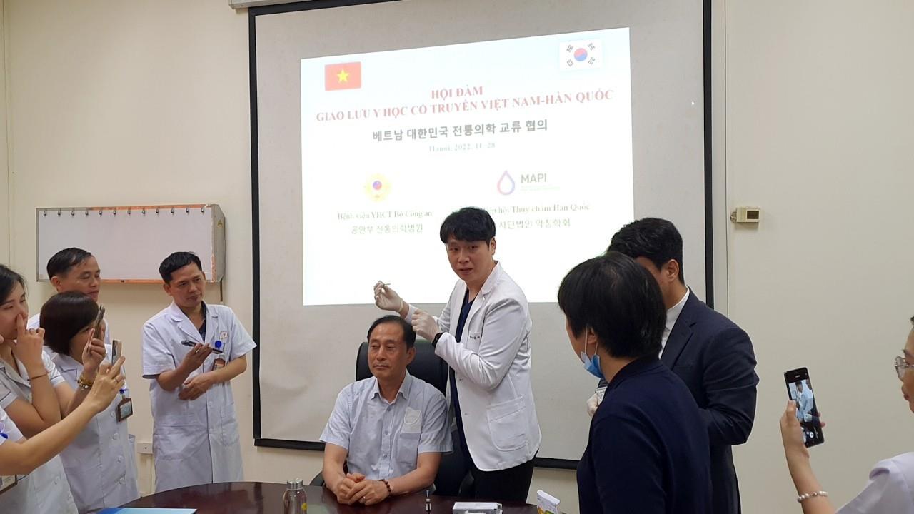 베트남(공안병원 약침 임상 강의 (우석대학교 김석희 교수)).jpg