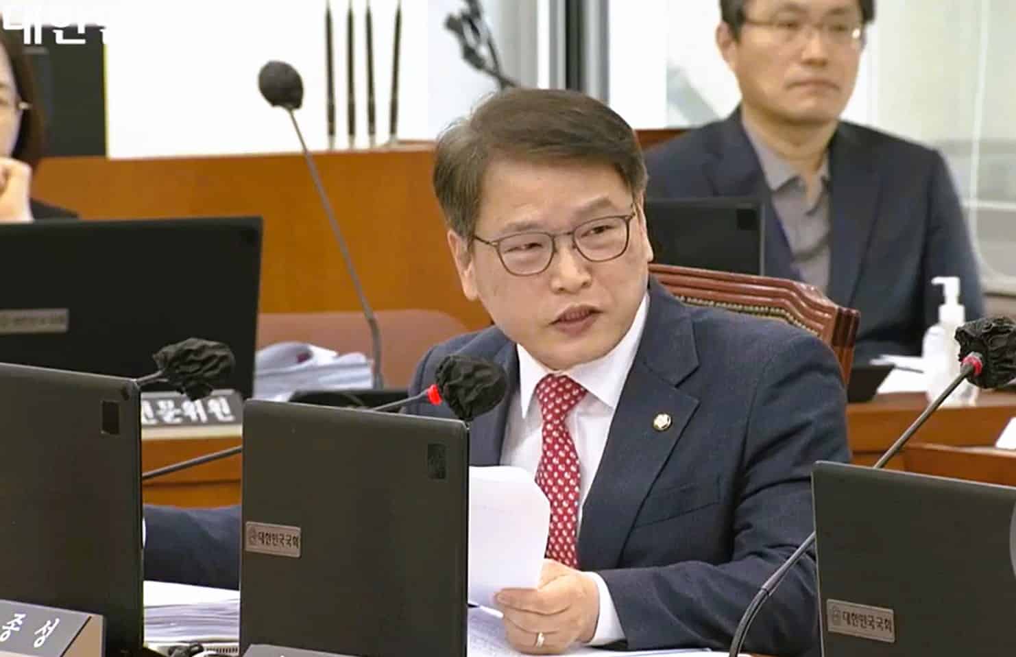 1.-이종성-의원이-지난-2월-24일-국회-보건복지위원회에서-질의하고-있다1.jpg