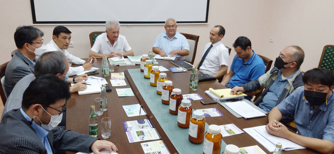 3 우즈베키스탄국립본초성분화학연구소협력회의.jpg