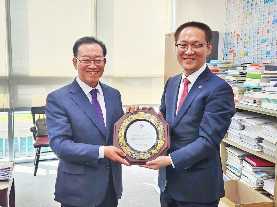 20230511_이종배 의원 감사패.jpg