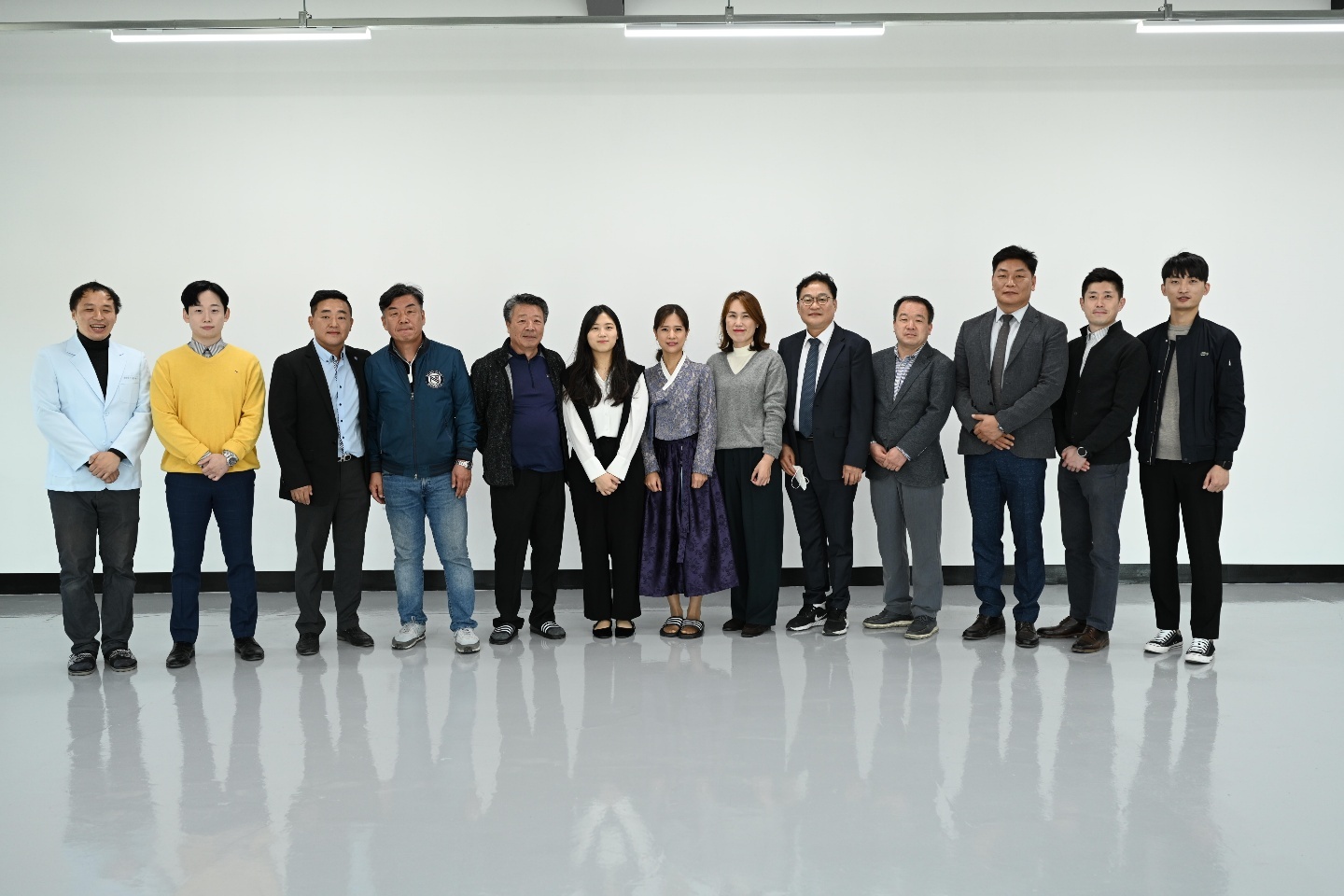 전태석대표(전태석 대표, 최주리원장, 아이월드 임직원).jpg