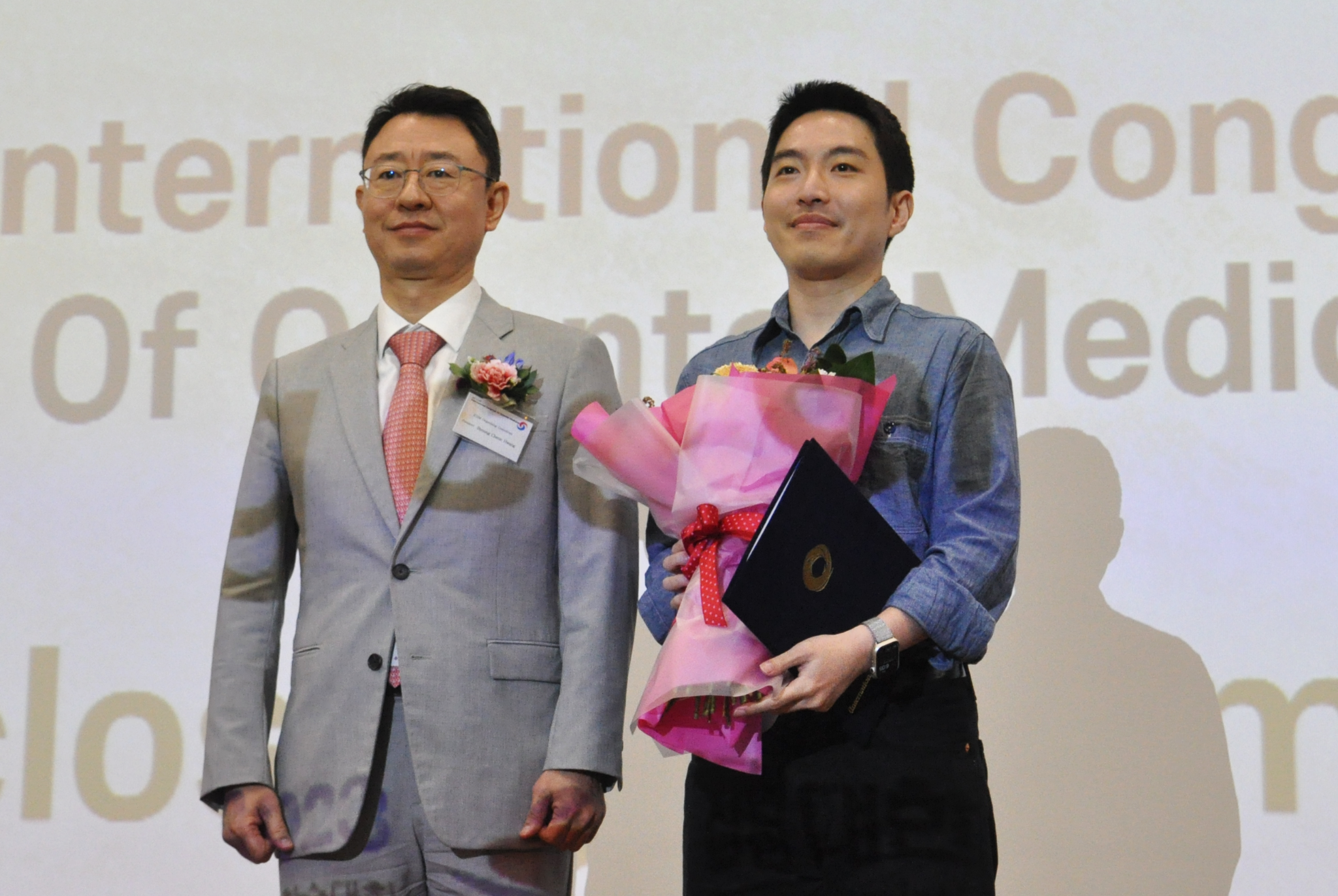 포스터세션 황 시상식.png