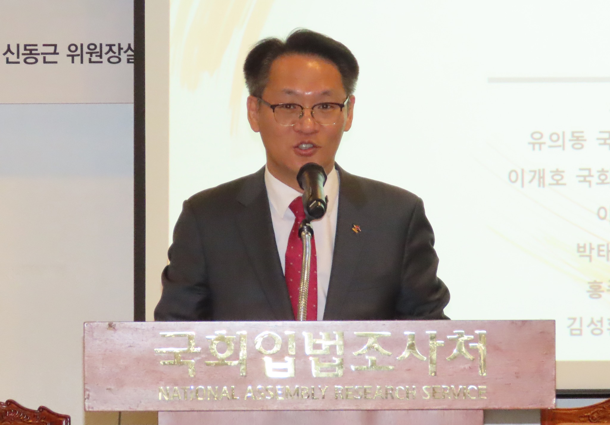 노인의료정책토론회 홍주의 회장님.jpg