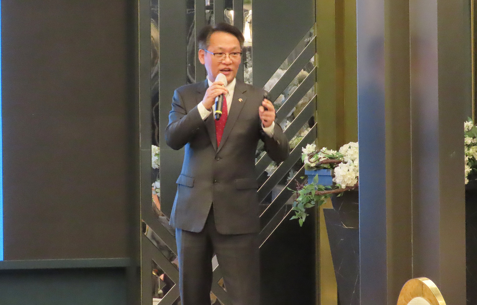 K메디 홍주의회장님 발표.jpg