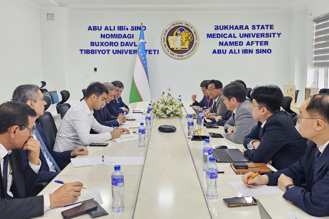 1.우즈벡부하라주정부_부하라국립의대미팅.jpg