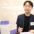 “소설에서 ‘옅은 미소’ 하나 건져 가면 좋겠어요”