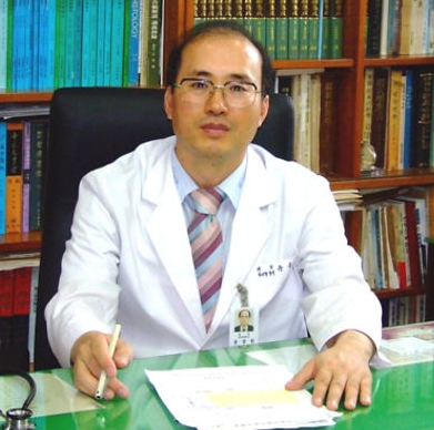 윤종원 호성한의원장.jpg