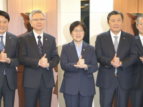 정은경 장관, “국민·의료계와 신뢰 회복에 최우선”