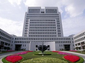 “레지던트도 근로기준법 적용해 연장근로수당 지급해야”