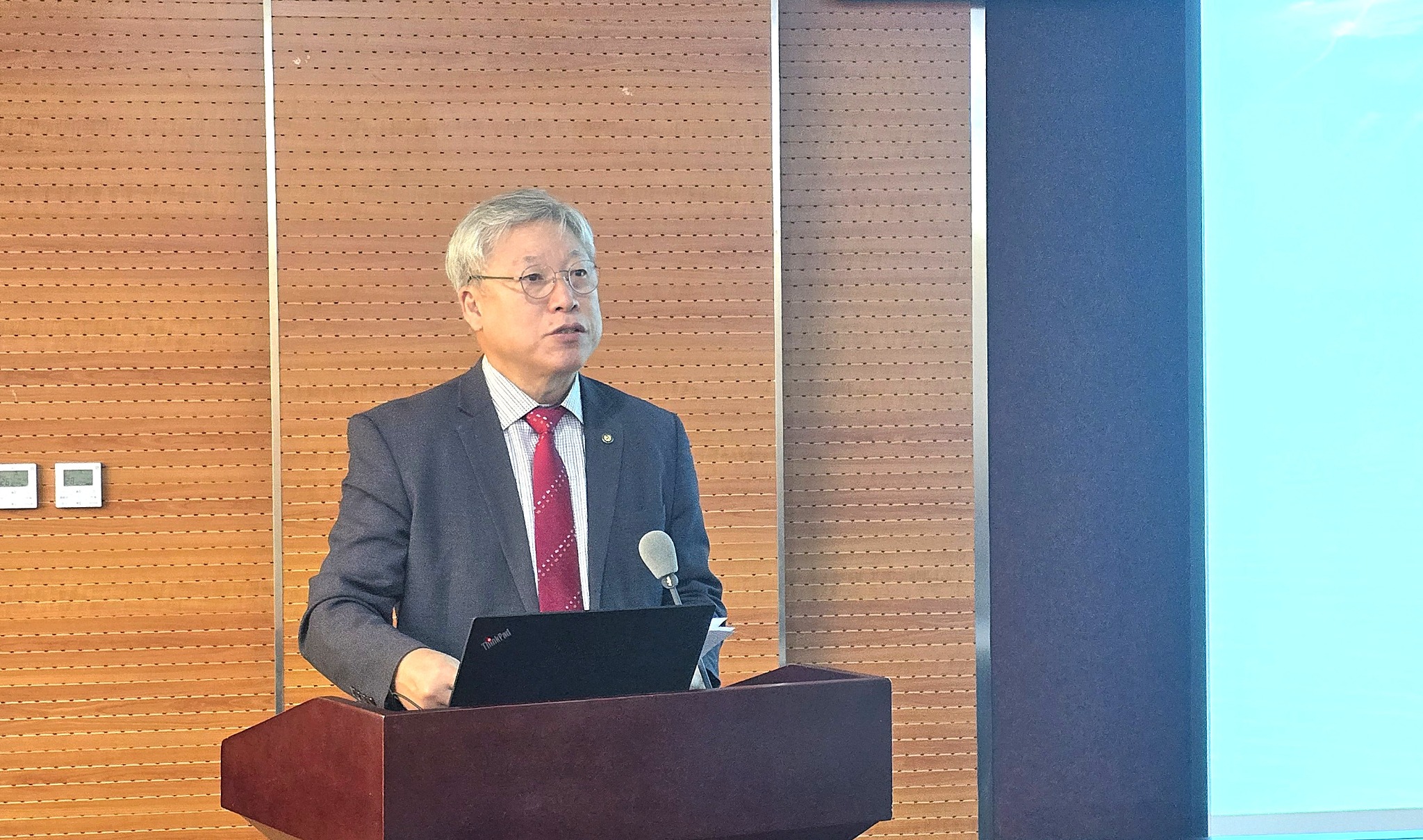 한중 국제심포지엄(이진용 원장).jpg