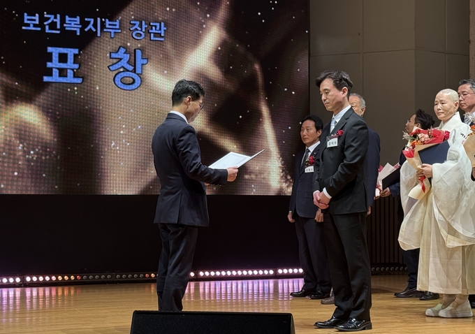 문경 강석우 원장.jpg