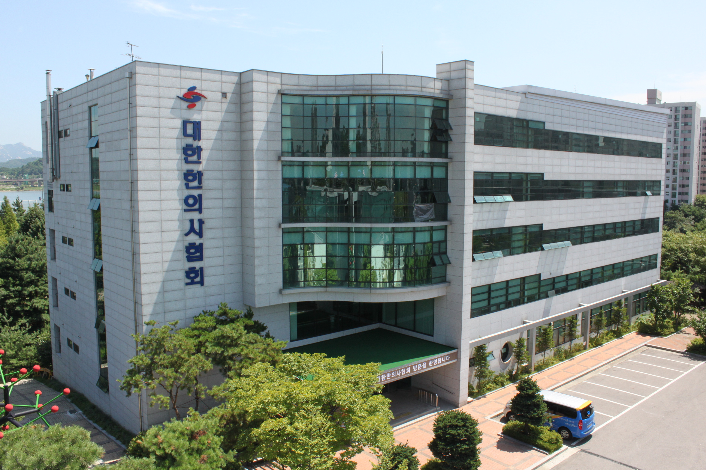 ‘침구사’부활? 이미 침·구 전문가인 3만 한의사 활동