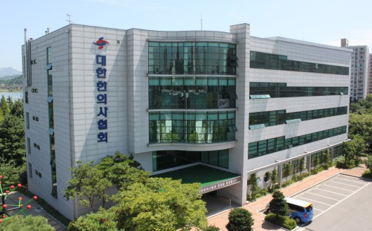 ‘침구사’부활? 이미 침·구 전문가인 3만 한의사 활동