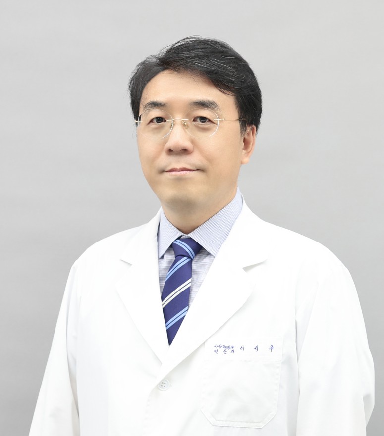 이시우 교수님.jpg