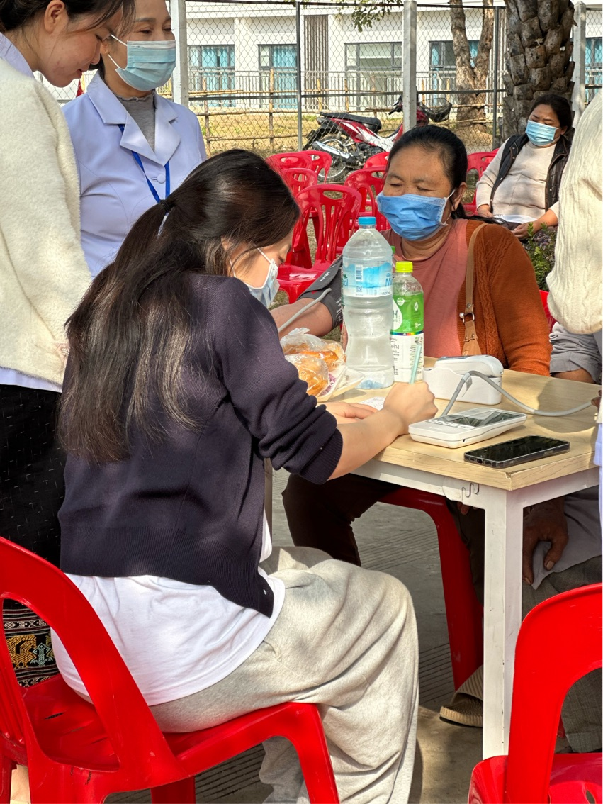 “라오스 루앙프라방에서 전한 의료의 손길”