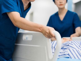 “필수의료 공백 막는다”…의사 집단 사직·휴진 금지법 추진