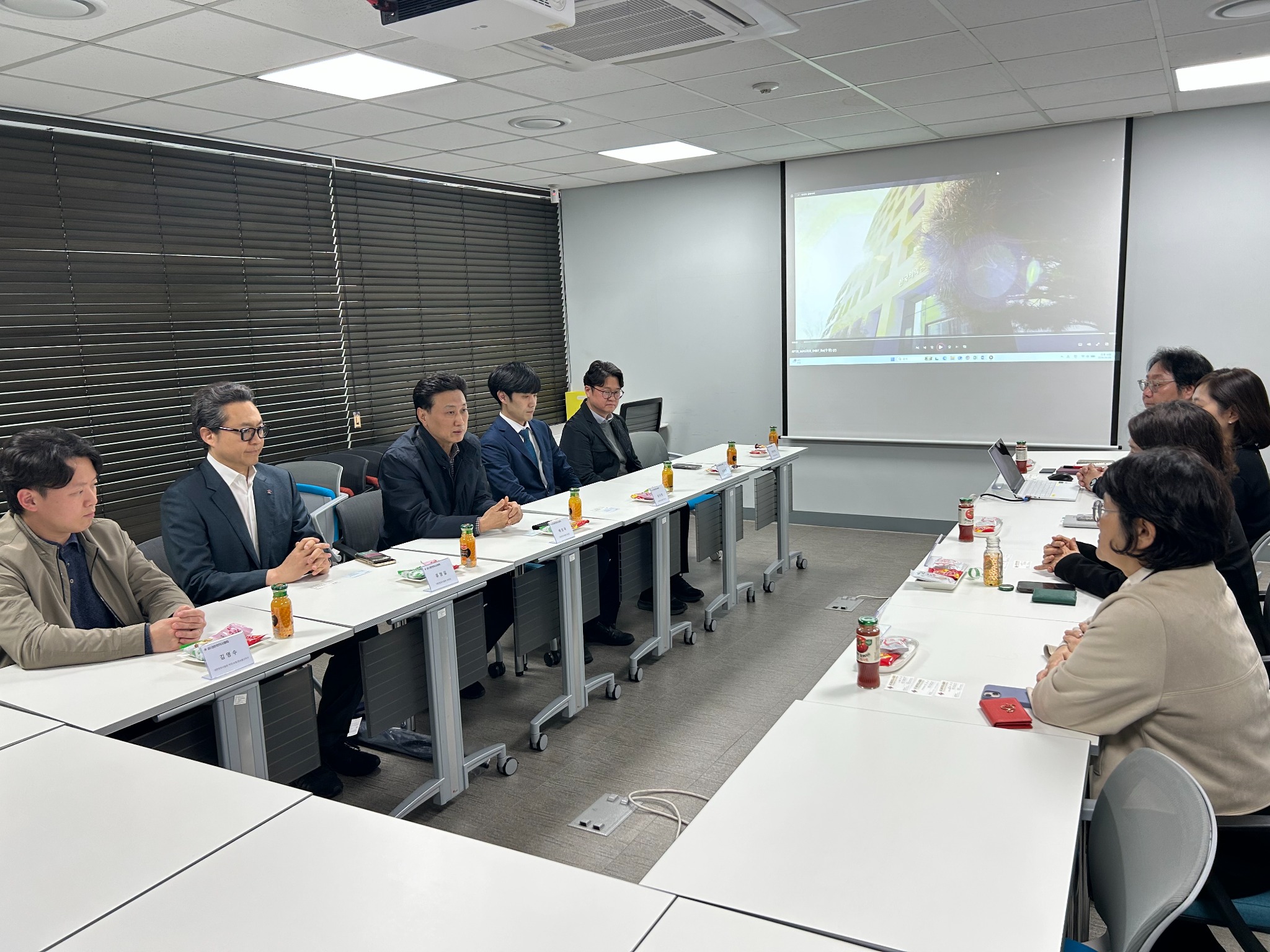간담회.jpg