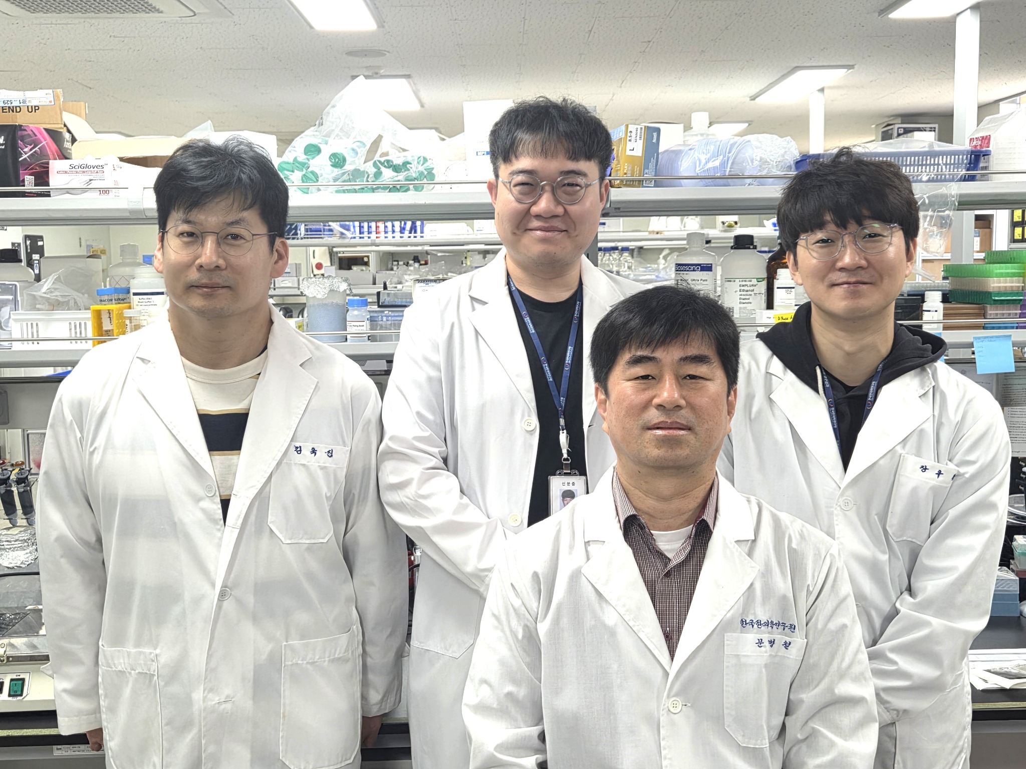 연구팀 사진(왼쪽부터 김욱진박사, 조성찬연구원, 문병철 박사, 장우종박사).jpg