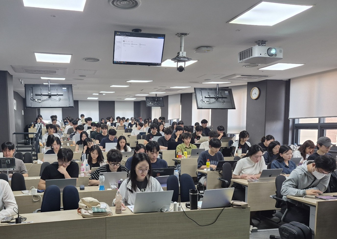 “AI 가상환자 페르소나로 의료커뮤니케이션 가르친다”