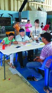 허영진단장(2017년 필리핀 의료봉사 사진2)