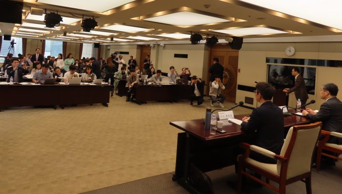 기자회견 스케치2